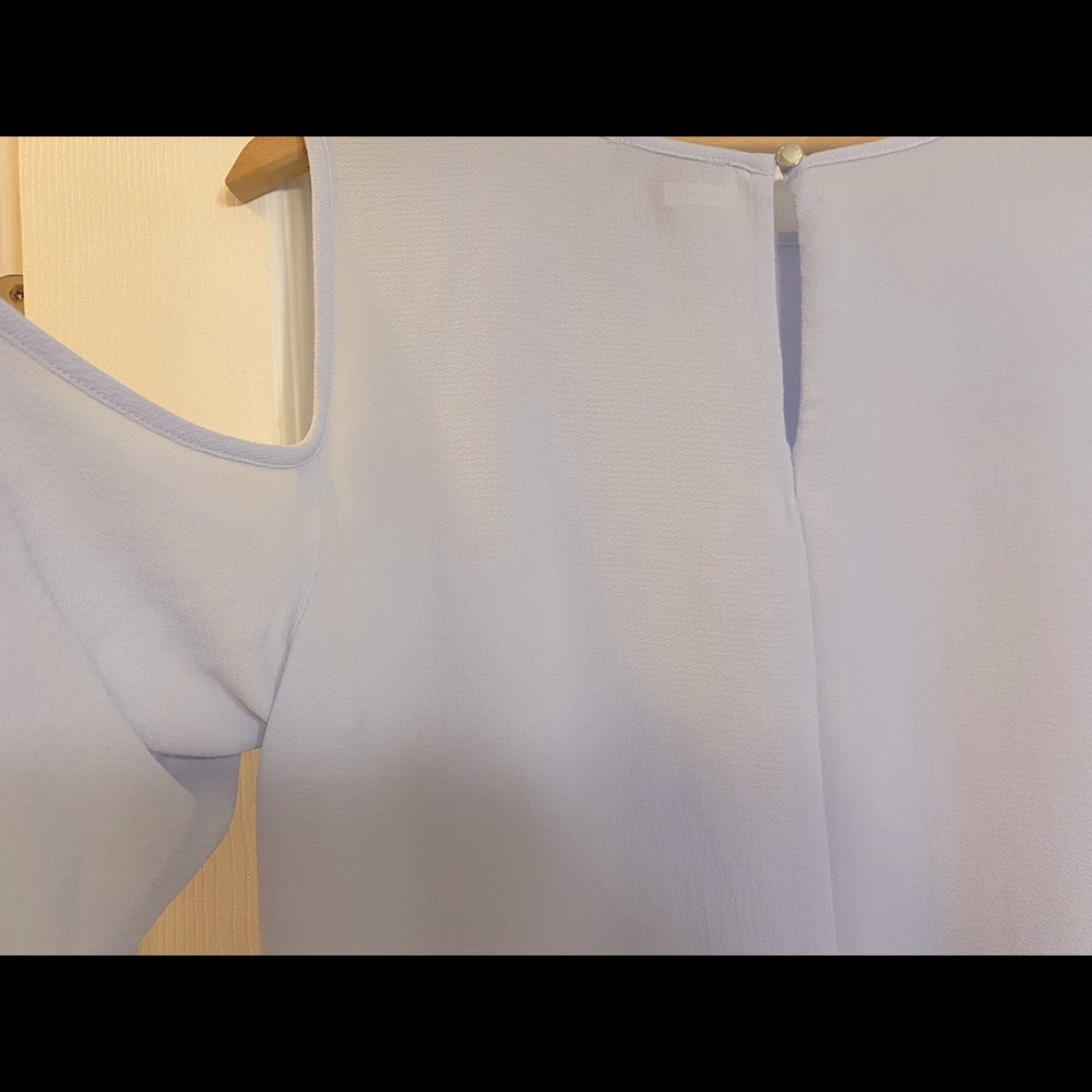 Vince Camuto Light Blue Top - Picture 6 of 8